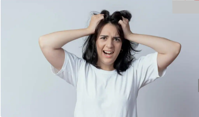 White Hair in Young People: 20 ఏళ్లకే కొందరి జుట్టు ఎందుకు తెల్లగా మారుతుంది? దీనికి కారణం ఏంటి?