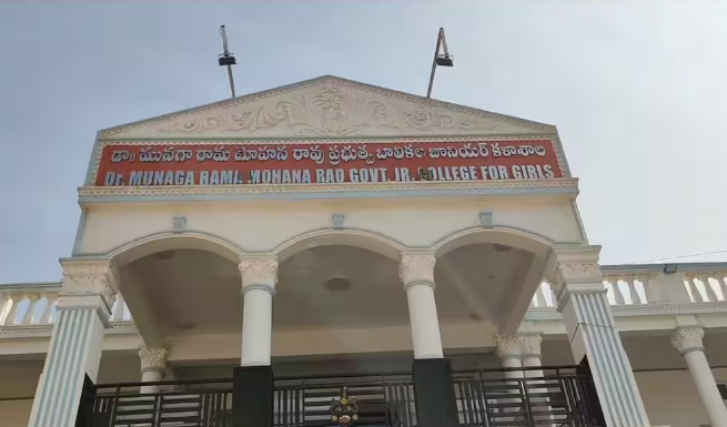 Hyderabad Crime News: పీరియడ్స్ కారణంగా కాలేజీకి ఆలస్యం! ప్రూఫ్‌లు అడిగిన లెక్చరర్లు ! మనస్థాపంతో హైదరాబాద్ విద్యార్థిని మృతి