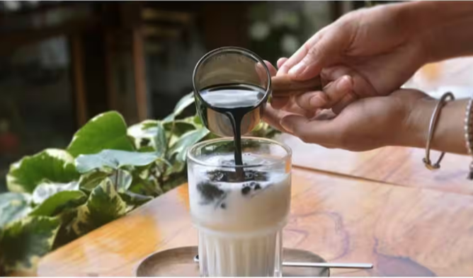 Global Milk Tea Culture: మిల్క్ టీని భారత్‌లో మాత్రమే తాగుతారా? వేరే దేశాల్లో ఏం చేస్తారు? గాడిద పాలతో టీ తాగే దేశం ఏదీ?