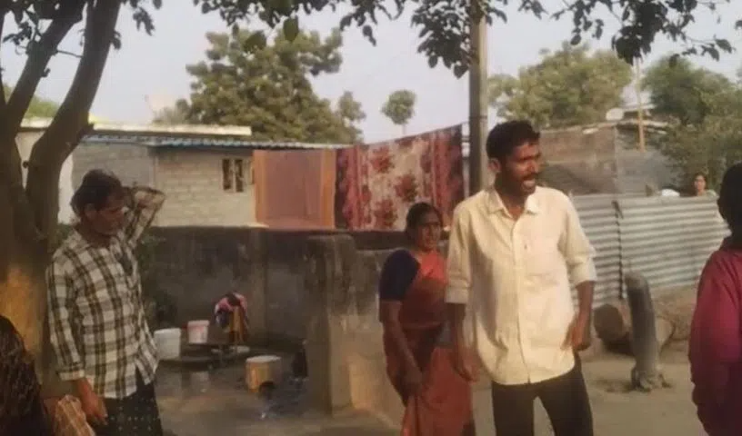 మా పైసలు మాకు ఇచ్చేయండి.. ఓటర్ల పై తిరగబడుతున్న కాంగ్రెస్ లీడర్లు