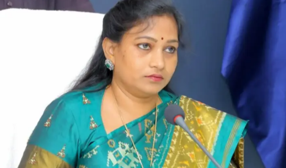 AP: రైలులో అగ్నిప్రమాదం.. అధికారులతో మాట్లాడిన మంత్రి అనిత