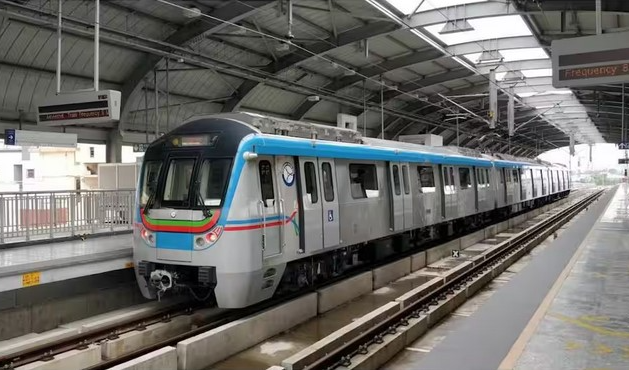 Hyderabad Metro:ప్రపంచంలోనే అతి పెద్ద పీపీపీ ప్రాజెక్టు ఎందుకు ఫెయిల్ అయ్యింది? హైదరాబాద్ మెట్రోను ప్రభుత్వం స్వాధీనం చేసుకోవడానికి రీజన్ ఏంటీ?