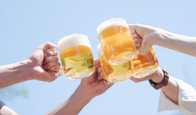 Beer in Summer : వేసవిలో బీర్ తాగితే నిజంగా కూల్ అవుతారా? సైడ్ ఎఫెక్ట్స్, తీసుకోవాల్సిన జాగ్రత్తలు ఇవే