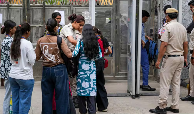 NEET JEE Weightage Changes: NEET, JEE అడ్మిషన్లలో బోర్డు మార్కులకు 50% వెయిటేజీ? విద్యార్థులపై ఒత్తిడి తగ్గించే పనిలో కేంద్రం!