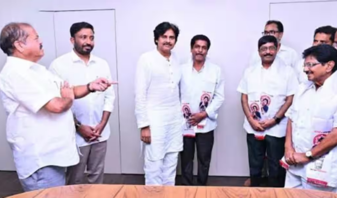 YSRCP Leaders Joining Janasena: జనసేనలోకి వైఎస్సార్‌సీపీ నేతల క్యూ - పవన్‌కు దక్కుతున్న పొలిటికల్ మూమెంటం.. కానీ కూటమి పరిమితులే అసలు చిక్కు?