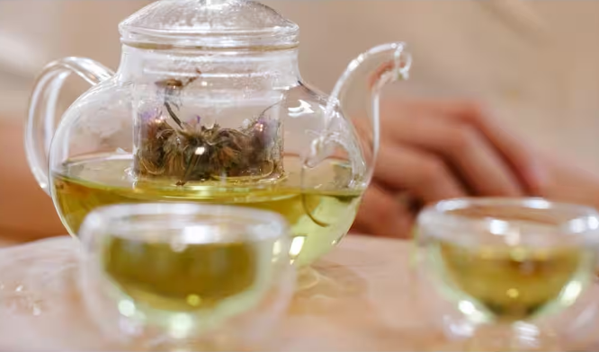 Green Tea : ప్రతిరోజూ గ్రీన్ టీ తాగుతున్నారా? ఆరోగ్యానికి మేలా.. కీడా? నిపుణులు చెప్తోన్న నిజాలు ఇవే