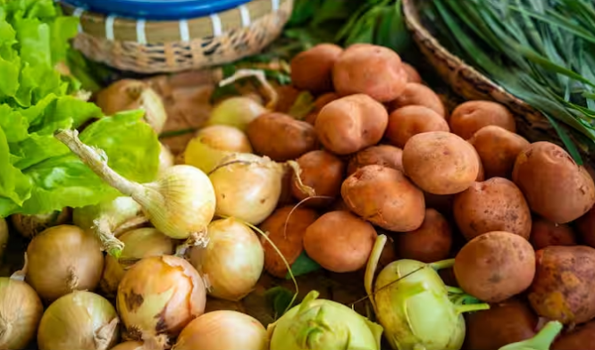 Potatoes and Onions : ఉల్లిపాయలు, బంగాళాదుంపలు కలిపి ఉంచకూడదట.. పాడవకూడదంటే ఈ టిప్స్ ఫాలో అవ్వండి